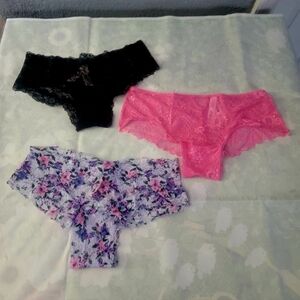 Medium Victoria's Secret Lace Cheeky panties(3)